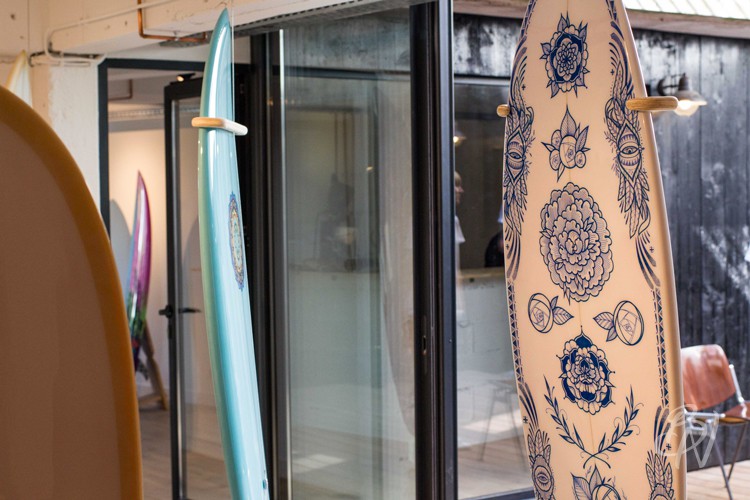 Bleu-noir-biarritz-board-tattoo-art-shop-gone-surfing-08